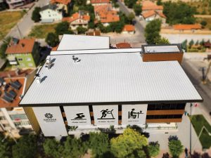 Kenetli Çatı Sistemleri En Çok Hangi Alanlarda Tercih Edilir?